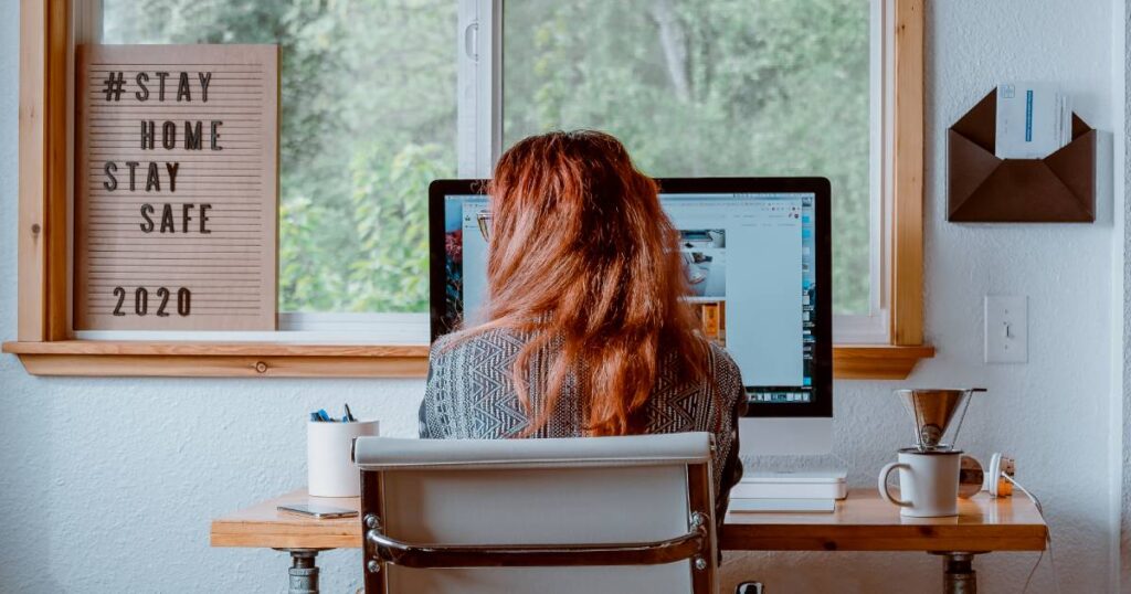 Ways To Feng Shui Your Desk